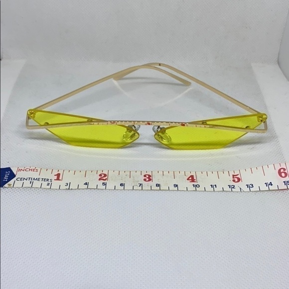 YELLOW SUNGLASSES W/FREE CASE ✨✨✨ - Picture 3 of 7